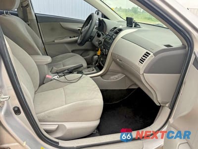 Piąte zdjęcie samochodu w środku: 2010 TOYOTA COROLLA LE VIN:1NXBU4EE6AZ308627 - miniatura