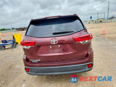 Zdjęcie 6 z 13 samochodu: 2018 TOYOTA HIGHLANDER LE VIN:5TDZZRFH8JS286032 - miniatura