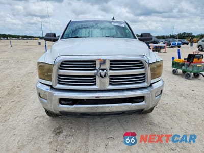 Piąte zdjęcie samochodu w środku: 2014 RAM 3500 SLT VIN:3C63R3HL7EG109570 - miniatura