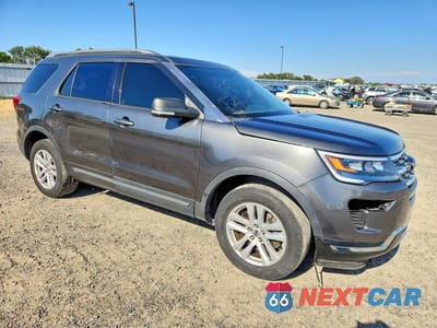 Czwarte zdjęcie samochodu z boku: 2019 FORD EXPLORER XLT VIN:1FM5K8D84KGA87650 - miniatura