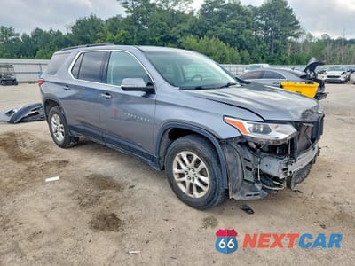 Czwarte zdjęcie samochodu z boku: 2020 CHEVROLET TRAVERSE LT VIN:1GNERHKW7LJ231527 - miniatura