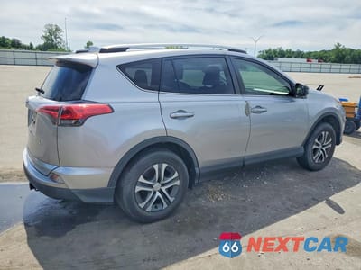 Trzecie zdjęcie samochodu z tyłu: 2018 TOYOTA RAV4 LE VIN:JTMZFREV7JD127319 - miniatura