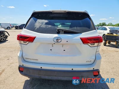 Zdjęcie 6 z 13 samochodu: 2017 TOYOTA HIGHLANDER XLE VIN:5TDKZRFH5HS193139 - miniatura