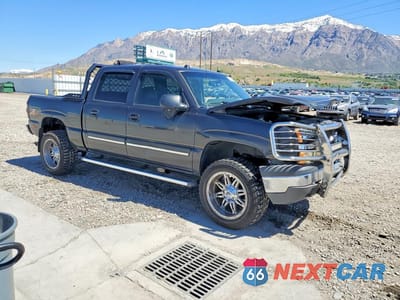 Czwarte zdjęcie samochodu z boku: 2004 CHEVROLET SILVERADO K1500 VIN:2GCEK13T141389558 - miniatura