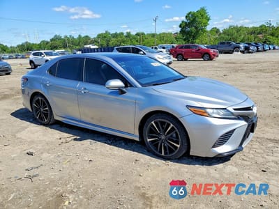 Czwarte zdjęcie samochodu z boku: 2019 TOYOTA CAMRY XSE VIN:4T1B61HK9KU719404 - miniatura