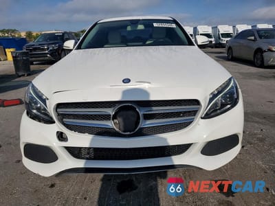 Piąte zdjęcie samochodu w środku: 2015 MERCEDES-BENZ C 300 4MATIC VIN:55SWF4KB1FU013881 - miniatura