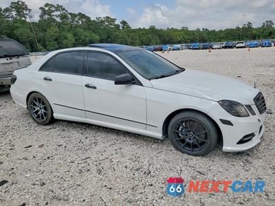 Czwarte zdjęcie samochodu z boku: 2010 MERCEDES-BENZ E 350 VIN:WDDHF5GB1AA068492 - miniatura
