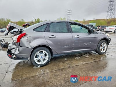 Trzecie zdjęcie samochodu z tyłu: 2013 FORD FOCUS SE VIN:1FADP3F22DL183581 - miniatura