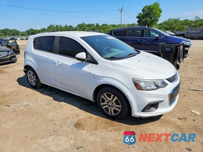Czwarte zdjęcie samochodu z boku: 2017 CHEVROLET SONIC VIN:1G1JG6SG3H4167348 - miniatura