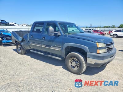 Czwarte zdjęcie samochodu z boku: 2007 CHEVROLET SILVERADO K2500 HEAVY DUTY VIN:1GCHK23U07F106060 - miniatura