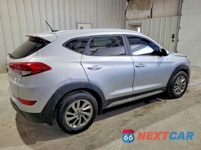 Trzecie zdjęcie samochodu z tyłu: 2017 HYUNDAI TUCSON SE VIN:KM8J33A47HU376323 - miniatura