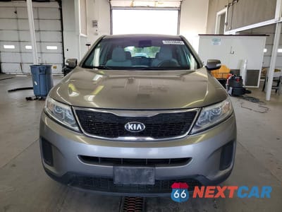 Piąte zdjęcie samochodu w środku: 2014 KIA SORENTO LX VIN:5XYKTCA67EG425639 - miniatura