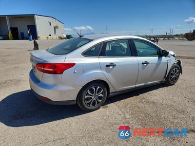 Trzecie zdjęcie samochodu z tyłu: 2016 FORD FOCUS VIN:1FADP3E2XGL221399 - miniatura