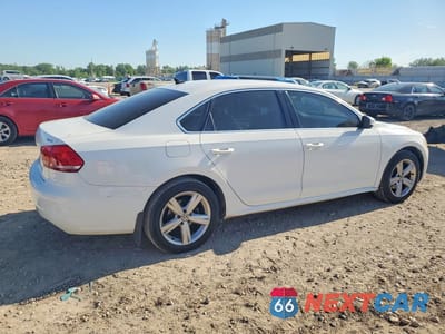 Trzecie zdjęcie samochodu z tyłu: 2015 VOLKSWAGEN PASSAT SE VIN:1VWBT7A36FC060810 - miniatura
