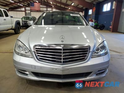 Piąte zdjęcie samochodu w środku: 2013 MERCEDES-BENZ S 550 4MATIC VIN:WDDNG9EB5DA514223 - miniatura