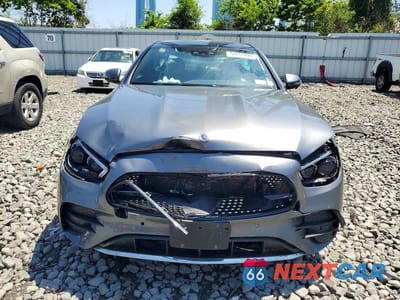 Piąte zdjęcie samochodu w środku: 2023 MERCEDES-BENZ E 350 4MATIC VIN:W1KZF8EB1PB165607 - miniatura