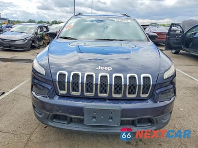 Piąte zdjęcie samochodu w środku: 2016 JEEP CHEROKEE SPORT VIN:1C4PJLABXGW207306 - miniatura