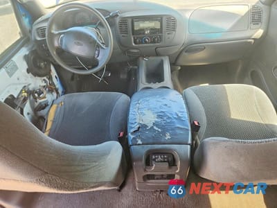 Zdjęcie 8 z 13 samochodu: 2001 FORD EXPEDITION XLT VIN:1FMRU15W81LB18825 - miniatura