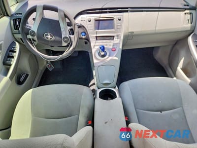 Zdjęcie 8 z 12 samochodu: 2015 TOYOTA PRIUS TWO VIN:JTDKN3DU9F1896794 - miniatura