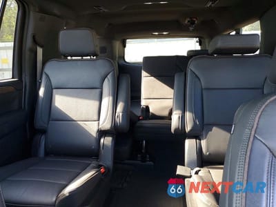 Zdjęcie 10 z 13 samochodu: 2023 CHEVROLET SUBURBAN K1500 HIGH COUNTRY VIN:1GNSKGKL8PR526022 - miniatura