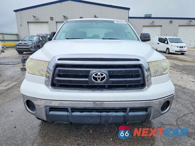 Piąte zdjęcie samochodu w środku: 2011 TOYOTA TUNDRA CREWMAX SR5 VIN:5TFDM5F14BX019650 - miniatura
