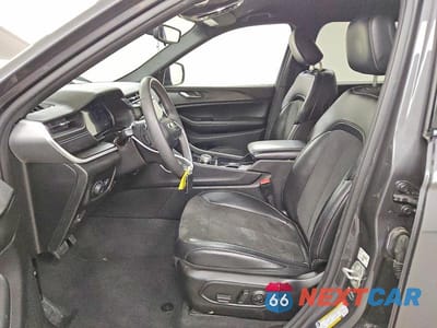 Zdjęcie 7 z 13 samochodu: 2023 JEEP GRAND CHEROKEE L LAREDO VIN:1C4RJKAG1P8911655 - miniatura