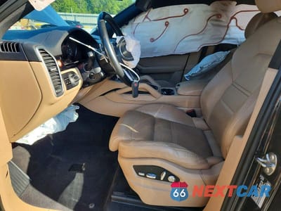 Zdjęcie 7 z 13 samochodu: 2020 PORSCHE CAYENNE VIN:WP1AA2AY5LDA01223 - miniatura