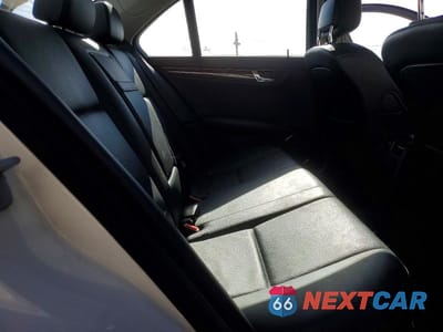 Zdjęcie 10 z 12 samochodu: 2009 MERCEDES-BENZ C 300 VIN:WDDGF54X79F241801 - miniatura