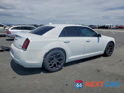 Trzecie zdjęcie samochodu z tyłu: 2019 CHRYSLER 300 S VIN:2C3CCABG4KH697888 - miniatura