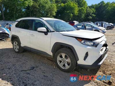 Czwarte zdjęcie samochodu z boku: 2021 TOYOTA RAV4 XLE VIN:2T3W1RFV1MW117649 - miniatura