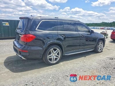 Trzecie zdjęcie samochodu z tyłu: 2016 MERCEDES-BENZ GL 550 4MATIC VIN:4JGDF7DE3GA704160 - miniatura