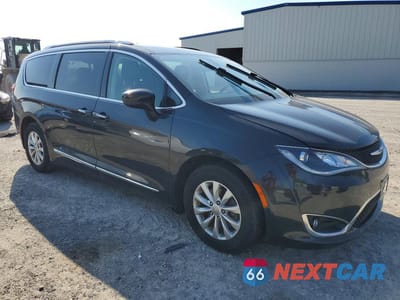 Czwarte zdjęcie samochodu z boku: 2018 CHRYSLER PACIFICA TOURING L VIN:2C4RC1BG2JR120727 - miniatura