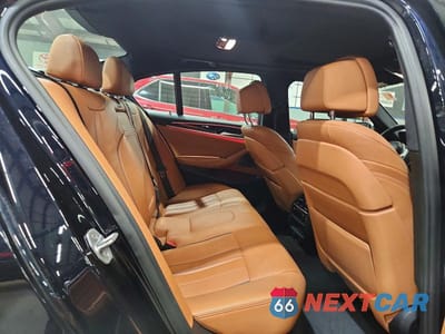 Zdjęcie 10 z 12 samochodu: 2018 BMW M550I VIN:WBAJB9C52JB035796 - miniatura