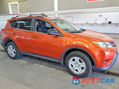 Czwarte zdjęcie samochodu z boku: 2015 TOYOTA RAV4 LE VIN:JTMBFREV4FJ044943 - miniatura