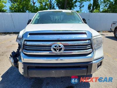 Piąte zdjęcie samochodu w środku: 2016 TOYOTA TUNDRA SR5 VIN:5TFUW5F10GX502280 - miniatura