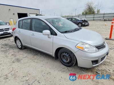 Czwarte zdjęcie samochodu z boku: 2010 NISS VERSA 1.8 S VIN:3N1BC1CP0AL439057 - miniatura