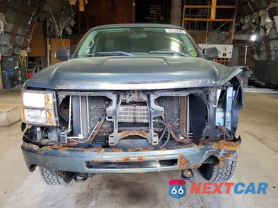 Piąte zdjęcie samochodu w środku: 2010 GMC SIERRA K1500 VIN:1GTSKTEA3AZ182411 - miniatura