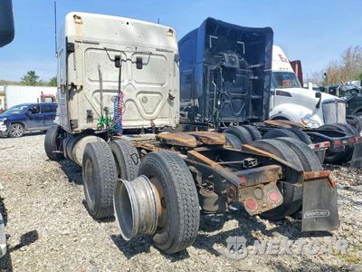 Trzecie zdjęcie samochodu z tyłu: 2012 FREIGHTLINER CASCADIA SEMI TRUCK VIN:1FUJGLDR4CSBT0765 - miniatura