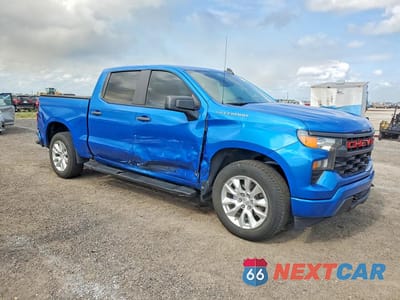 Czwarte zdjęcie samochodu z boku: 2022 CHEVROLET SILVERADO C1500 CUSTOM VIN:1GCPABEK5NZ643500 - miniatura