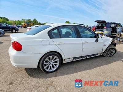 Trzecie zdjęcie samochodu z tyłu: 2011 BMW 328 XI SULEV VIN:WBAPK5C50BA662586 - miniatura