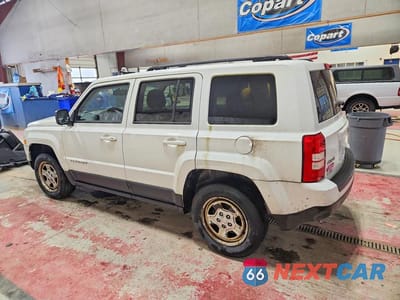 Drugie zdjęcie samochodu z przodu: 2016 JEEP PATRIOT SPORT VIN:1C4NJRBB2GD668925 - miniatura
