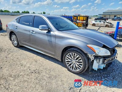 Czwarte zdjęcie samochodu z boku: 2015 INFINITI Q70L 3.7 VIN:JN1BY1PP9FM600806 - miniatura