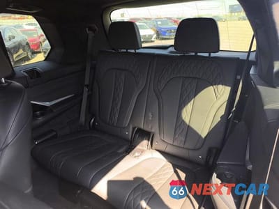 Zdjęcie 11 z 15 samochodu: 2023 BMW X7 M60I VIN:5UX33EM04P9R91655 - miniatura