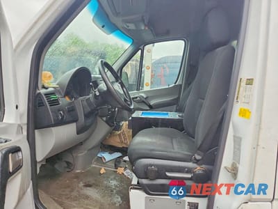 Zdjęcie 7 z 13 samochodu: 2014 MERCEDES-BENZ SPRINTER 2500 VIN:WD3PE8DC2E5923930 - miniatura
