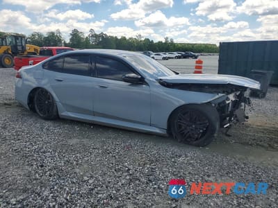 Czwarte zdjęcie samochodu z boku: 2026 BMW M5 VIN:WBS83FK05TCV68511 - miniatura
