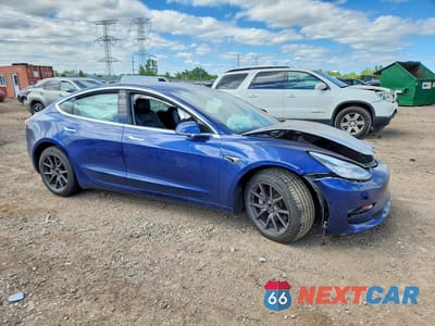 Czwarte zdjęcie samochodu z boku: 2018 TESLA MODEL 3 VIN:5YJ3E1EB9JF095191 - miniatura