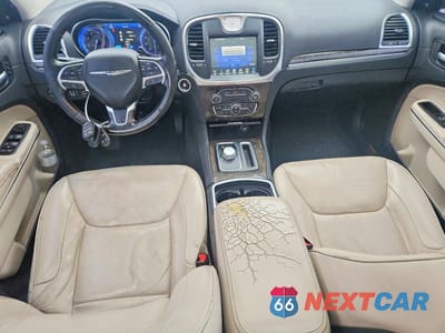 Zdjęcie 8 z 12 samochodu: 2016 CHRYSLER 300C VIN:2C3CCAEG7GH147748 - miniatura
