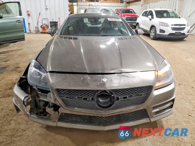 Piąte zdjęcie samochodu w środku: 2015 MERCEDES-BENZ SLK 250 VIN:WDDPK4HA4FF103396 - miniatura