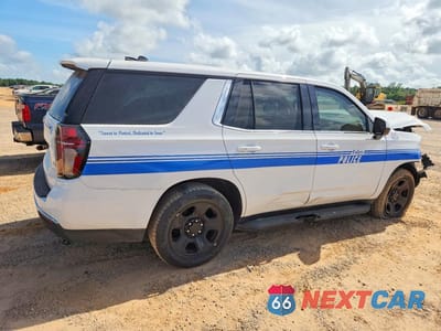 Trzecie zdjęcie samochodu z tyłu: 2022 CHEVROLET TAHOE C1500 VIN:1GNSCLED3NR239453 - miniatura