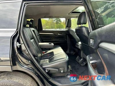 Zdjęcie 7 z 10 samochodu: 2019 TOYOTA HIGHLANDER HYBRID XLE VIN:5TDJGRFH9KS062515 - miniatura